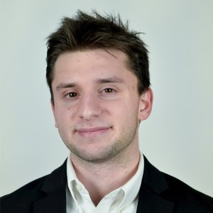 mans with brown hair