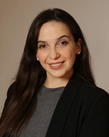 brown hair woman headshot photo